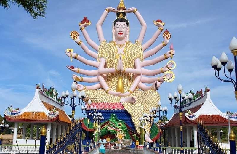 храм Wat Plai Laem