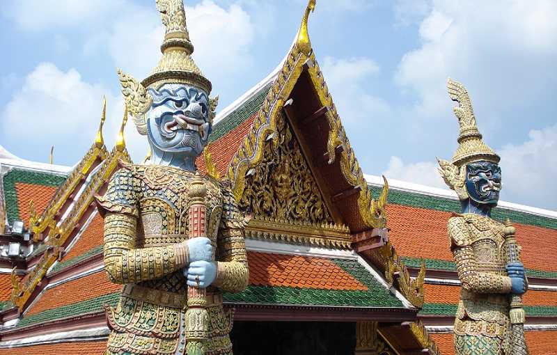 Храм золотого будды в бангкоке