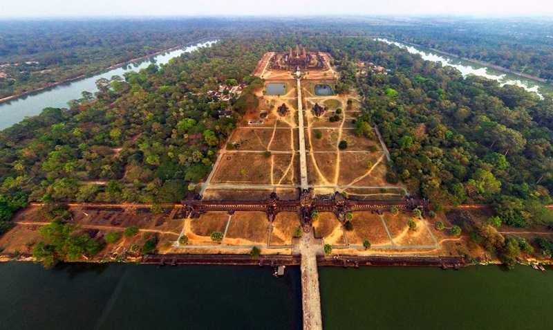Камбоджа храмовый комплекс Ангкор Ват мост