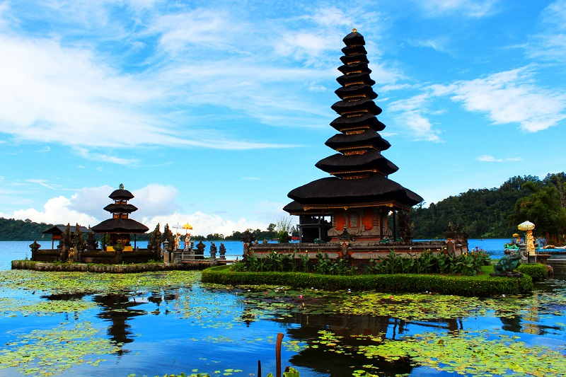храм Улун Дану на Бали