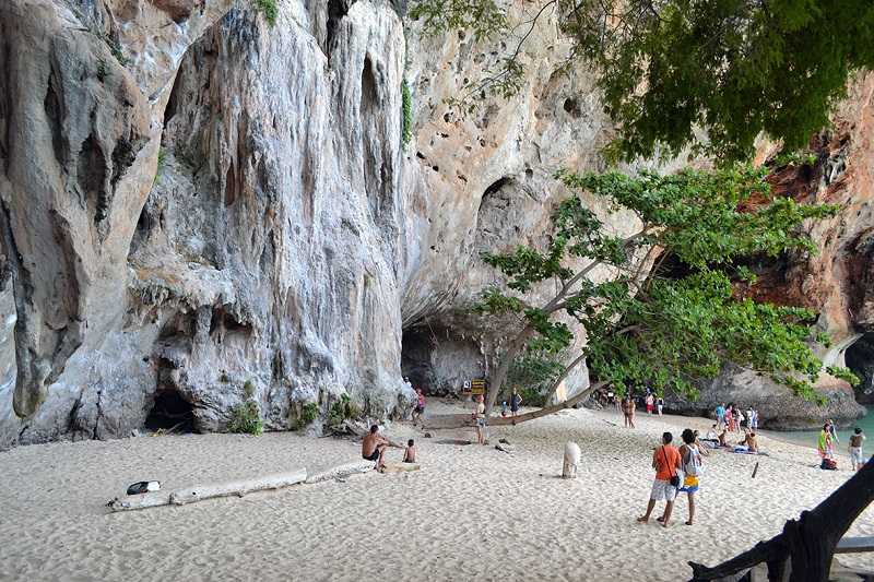Пляж Прананг на Краби Священная Пещера плодородия1