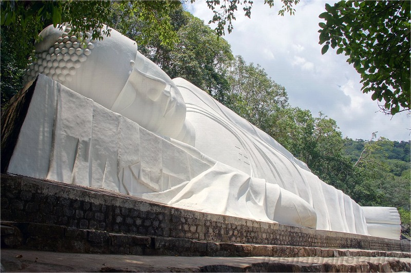 Пагода лежащего Будды гора Таку достопримечательности Муйне